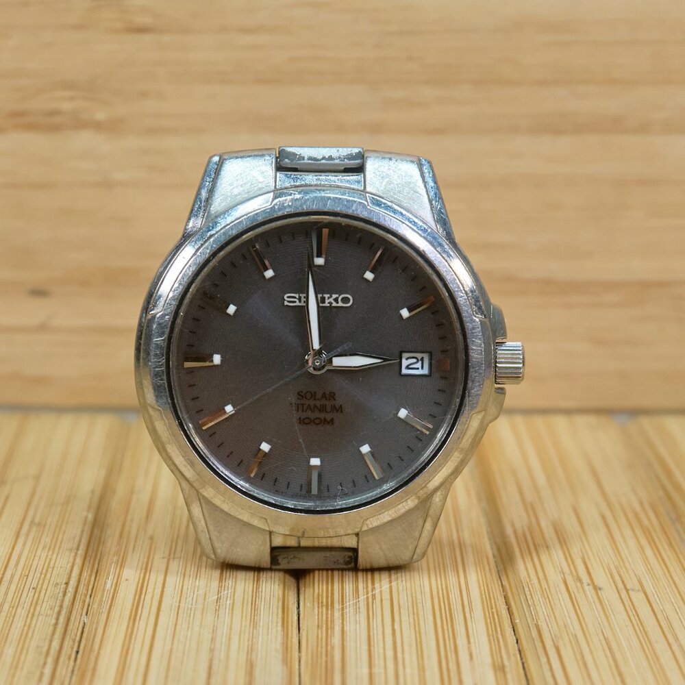 Seiko Solar Titanium 100m V157-0AH0 Analog Watch